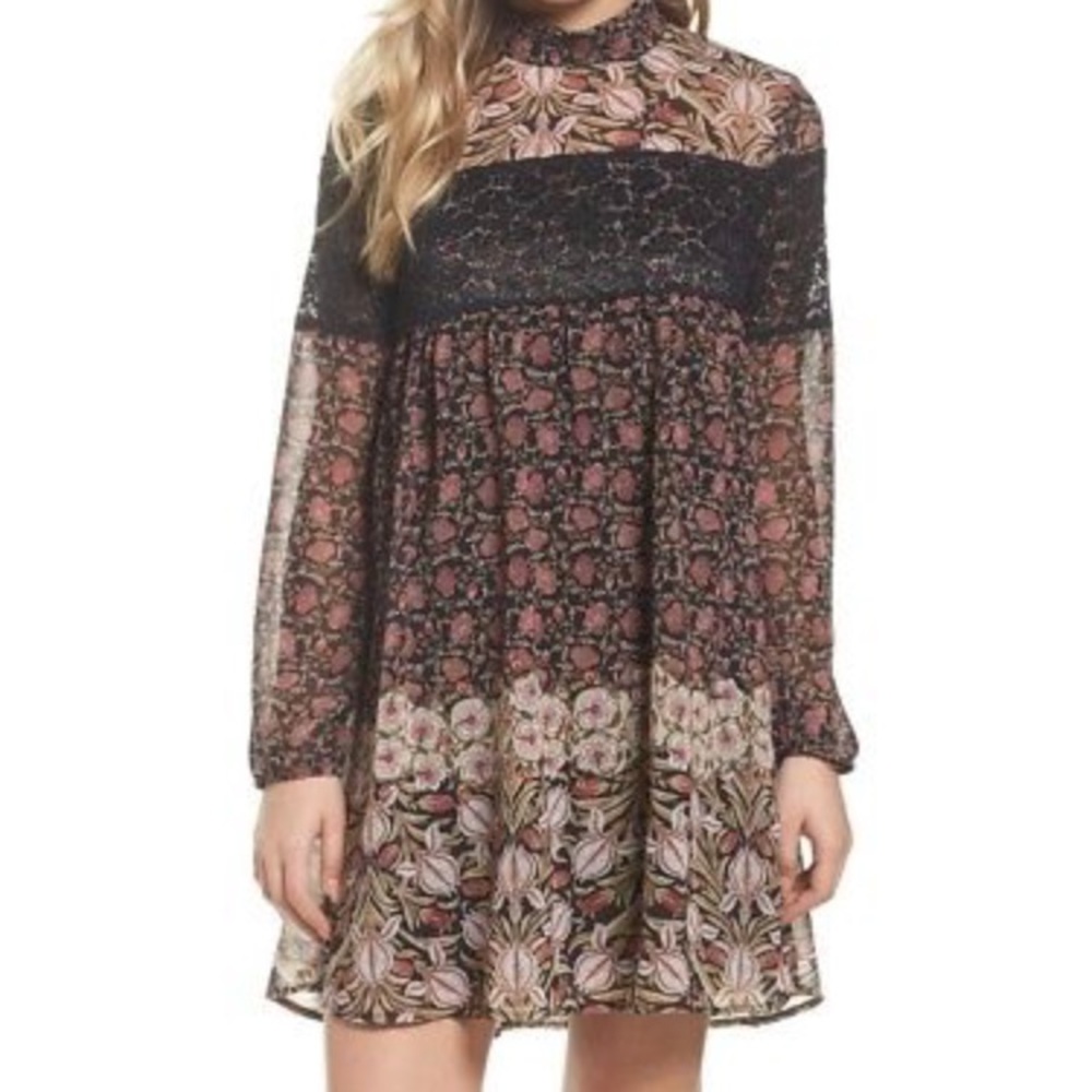 NWT Mock neck shift